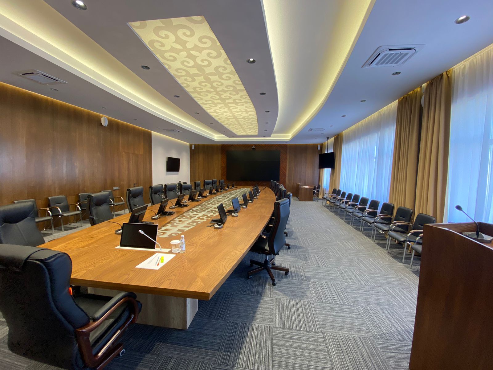 Конференц зал для аппарата акима города Семей